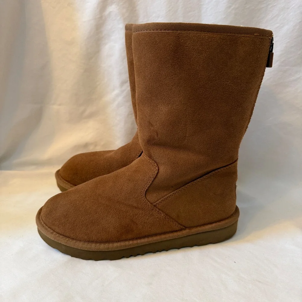 UGG Kids Classic II Back Zip Chestnut Suede Boots 1103029K Size 3 Youth
